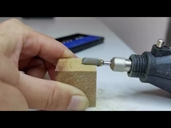 El uso de diversos materiales (metal, madera, etc. de aluminio) por varias rebabas del carburo